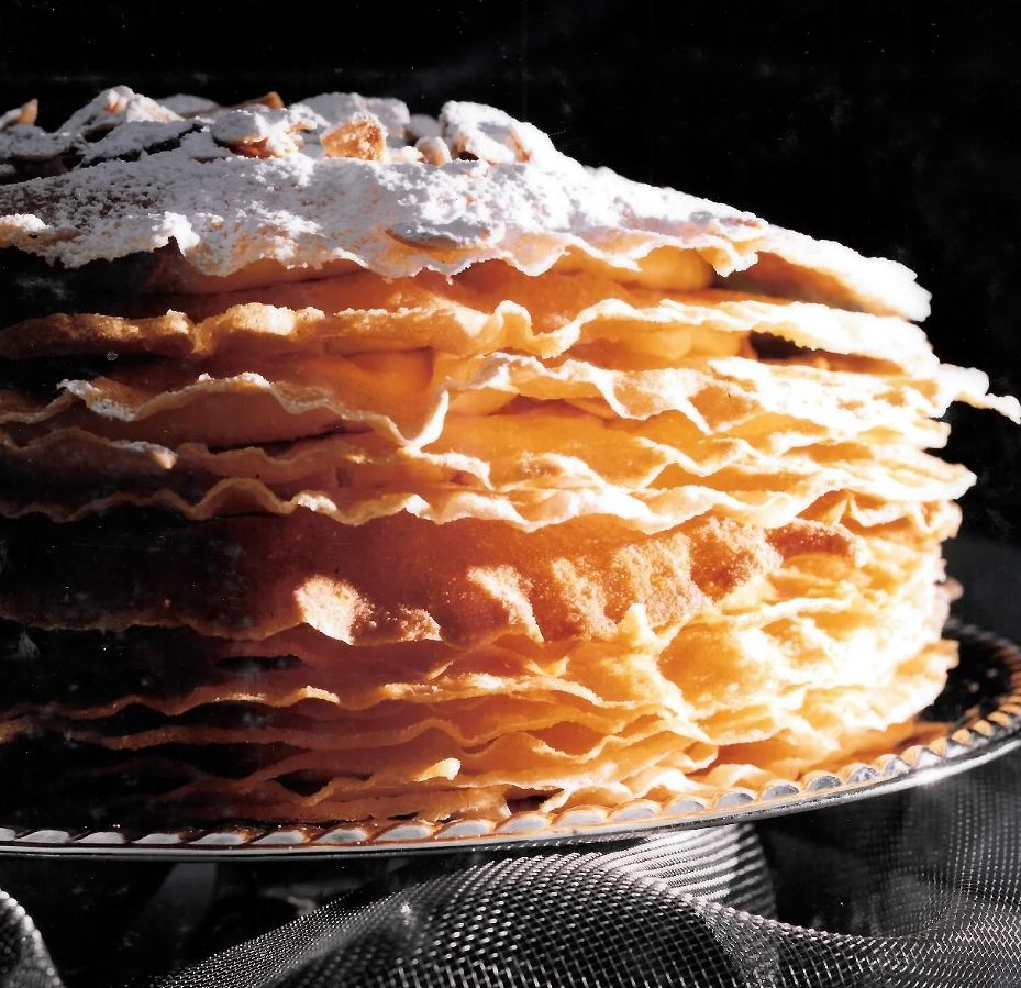 La tarta árabe que elaboran en el obrador de Isabel Maestre bajo el nombre de 'Pastela de crema y almendras'. 