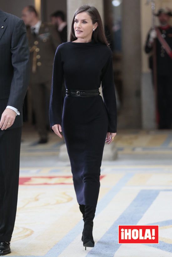 La reina Letizia con un nuevo vestido negro