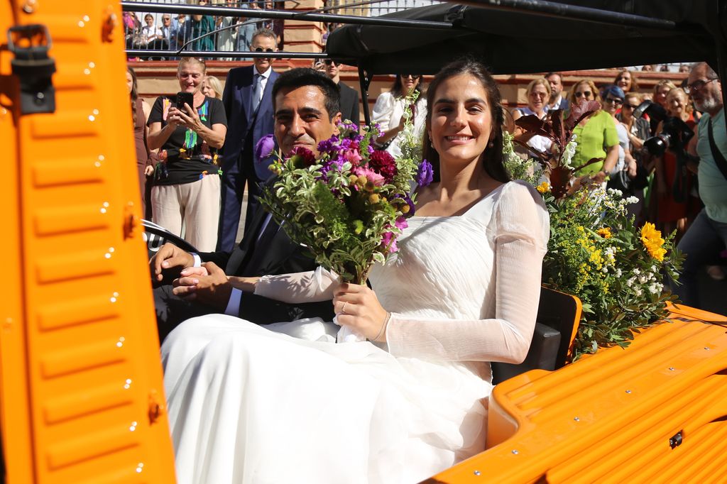 Alberto Herrera y Blanca Llandres salen de la Basí­lica Menor de Nuestra Señora de la Caridad 