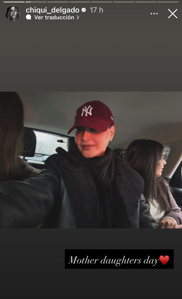 'Chiqui' Delgado en compañía de sus dos hijas, Marielena y Carlota.