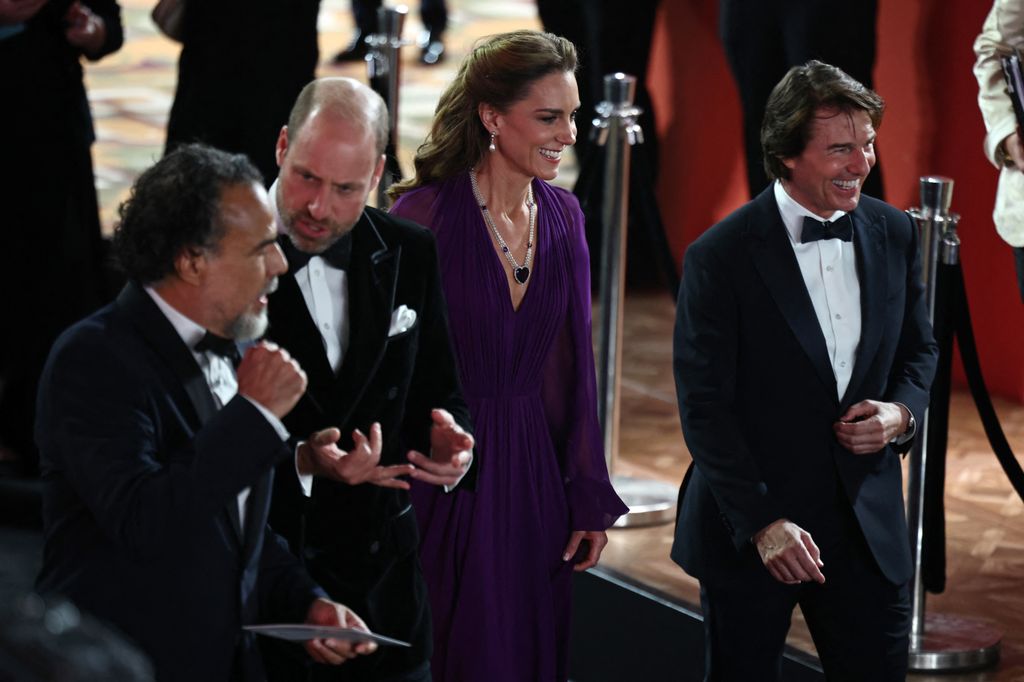 De izquierda a derecha: el director mexicano Alejandro Gonzáles Iñarritu y el actor estadounidense Tom Cruise con el príncipe William y la princesa Kate en la premier global de la película 'Digger' en Leicester Square, en Londres, el 22 de septiembre de 2026.