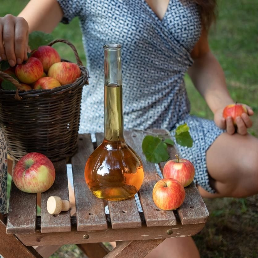 
Para tomar un baño relajante o limpiar las brochas de maquillaje, el vinagre de manzana también resulta muy útil
