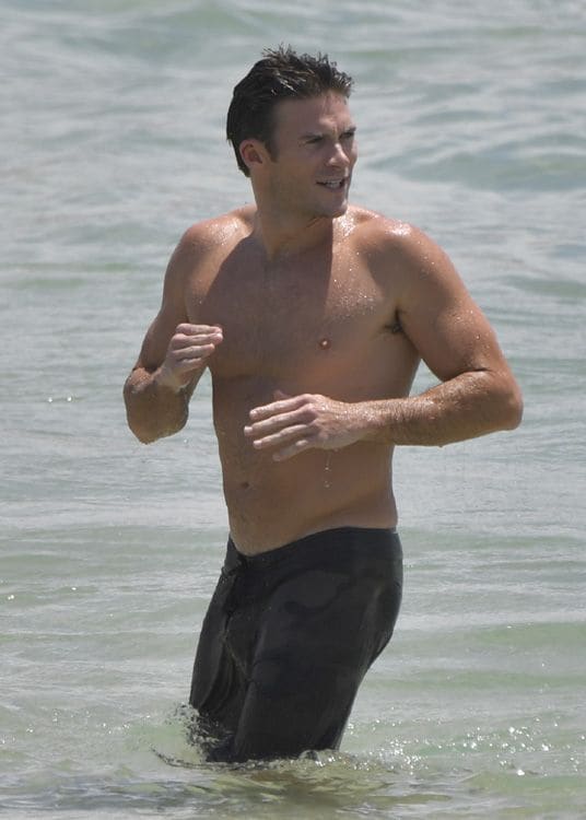 Scott Eastwood gtres