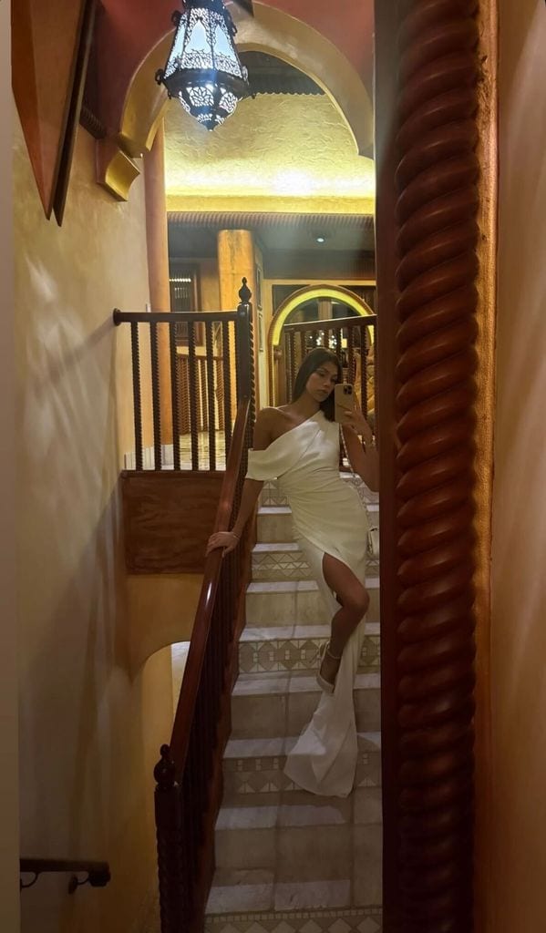 Lina Luaces lució como toda una reina en un espectacular vestido blanco.