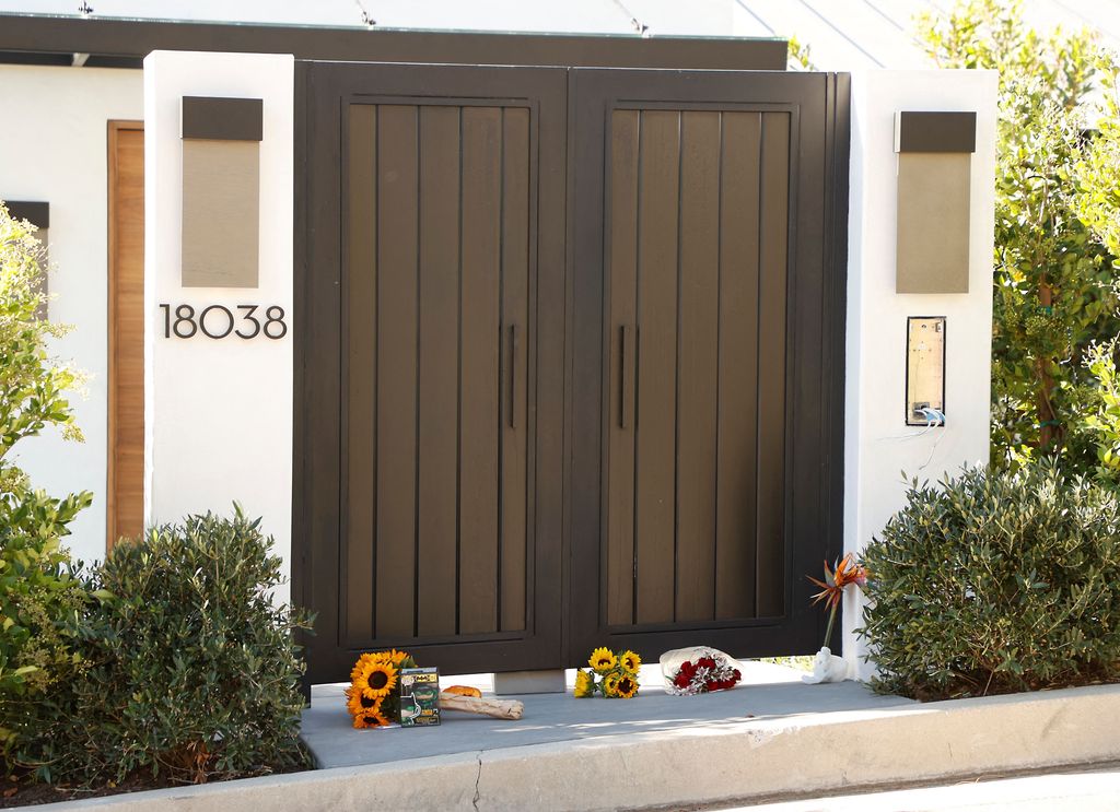 La puertas de la residencia de Matthew Perry en Los Ángeles 