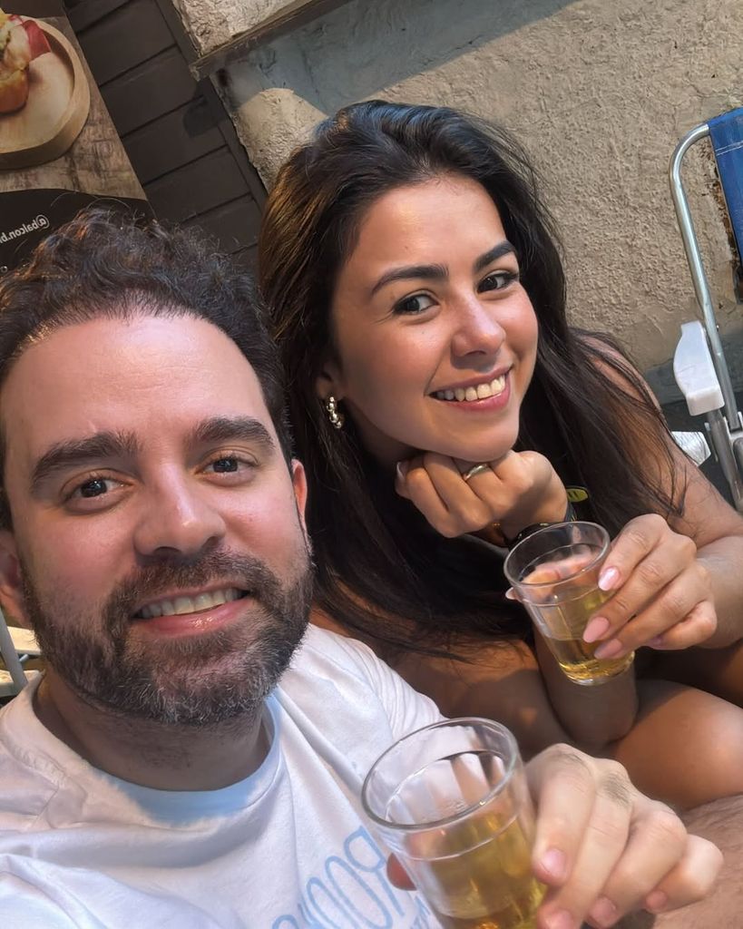 La influencer Gabriela Martins junto a su marido