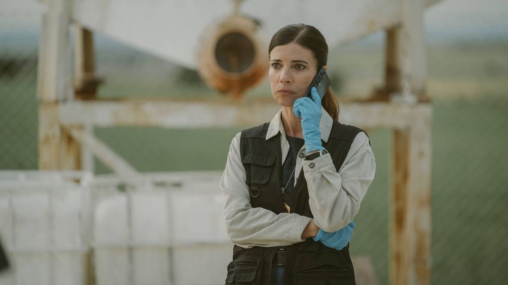 Maribel Verdú interpreta a una Guardia Civil que investiga un crimen que tiene lugar durante la primera procesión de Semana Santa en un pueblo de Sevilla