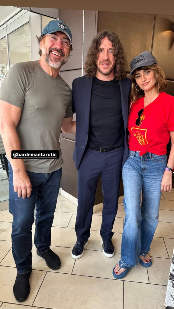 Javier Bardem, Carles Puyol y Penélope Cruz viendo el triunfo de España frente a Austria en el Mundial 2026 el 2 de julio de 2026