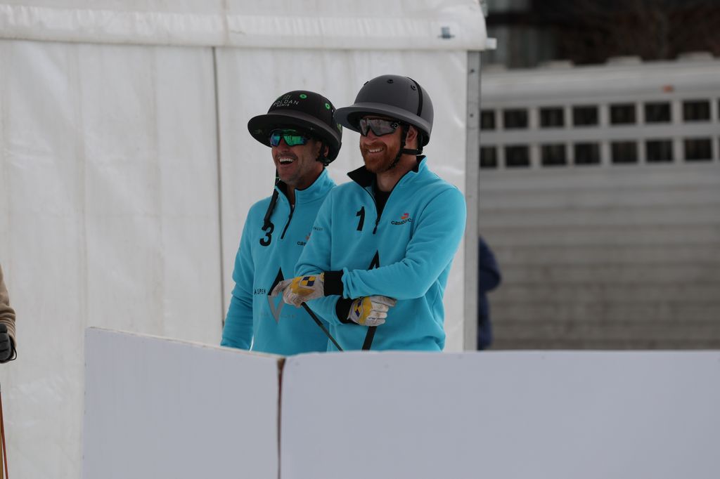 Además de jugar al polo, el príncipe Harry y Nacho Figueras estuvieron esquiando y comiendo juntos en uno de los restaurantes de un resort con fama de exclusivo y albergar alguna de las mejores pistas del país