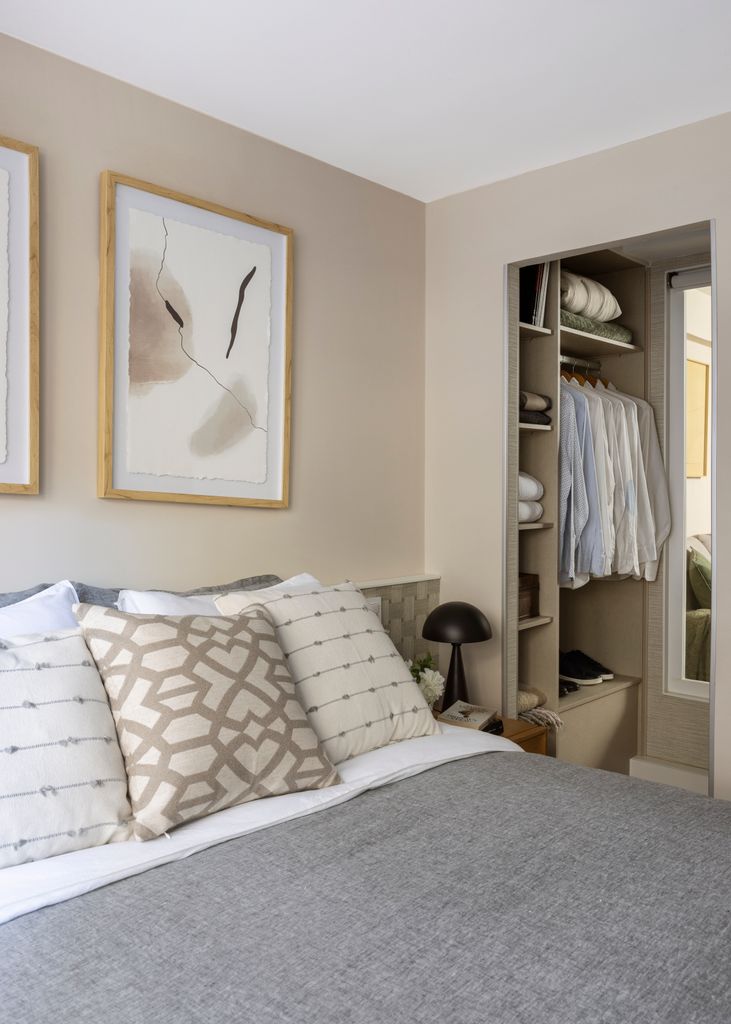Dormitorio mini con vestidor integrado