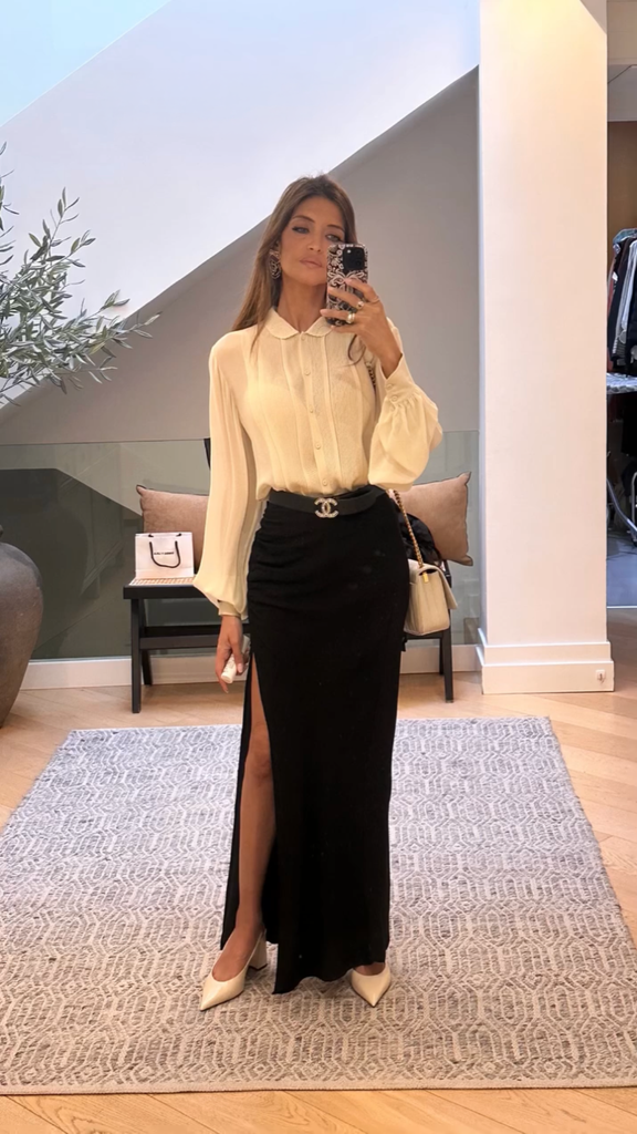 Sara Carbonero se desmarca de su estilo bohemio y apuesta por el binomio más elegante y atemporal