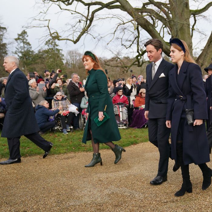 Sarah Ferguson y sus hijas llegando a la iglesia Sandringham