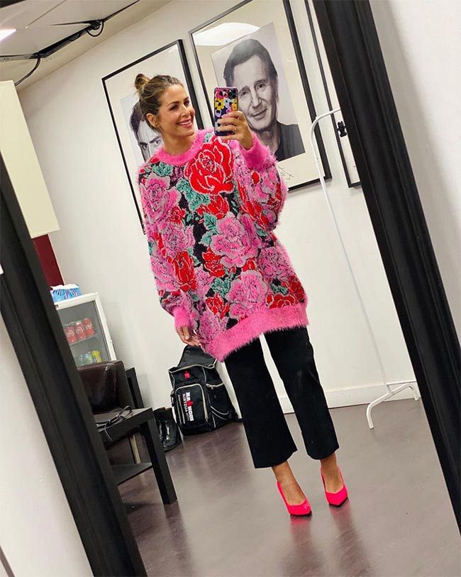 Nuria Roca con jersey de flores