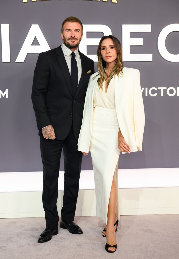 Victoria Beckham y David Beckham en el estreno mundial de la docuserie de la diseñadora. 
