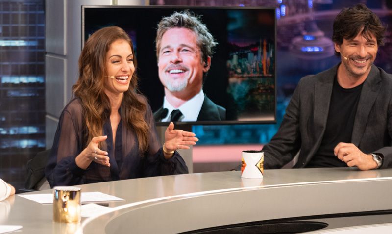 Hiba Abouk crea el look con transparencias que sí podemos llevar a la oficina