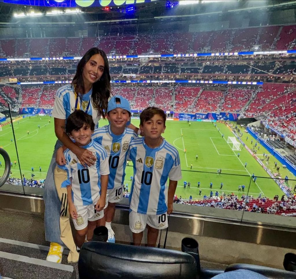 Antonela Roccuzzo y sus hijos