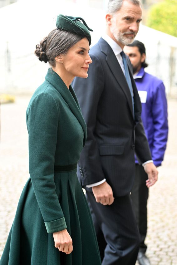 Doña Letizia asiste a la solemne despedida de su 'querido tío Philip'
