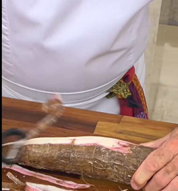 Usar un pelador para la yuca es lo que critican algunos seguidores de Arguiñano.