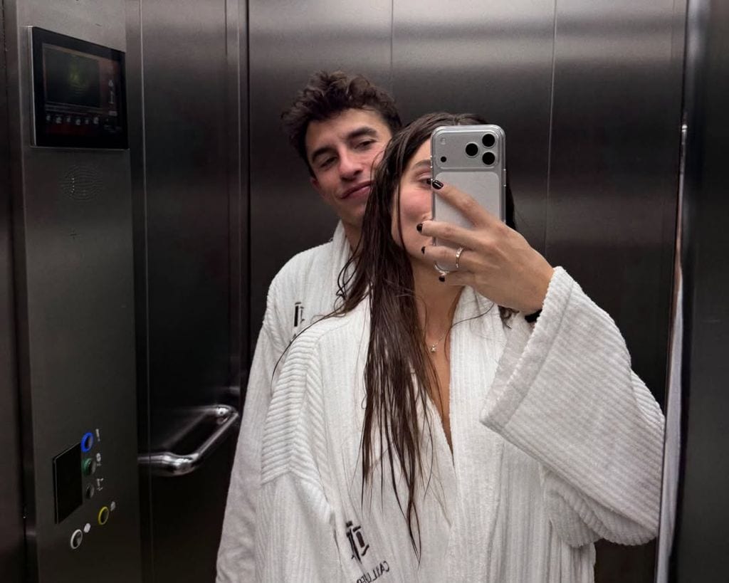 El piloto y la influencer disfrutando del hotel