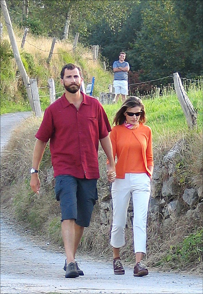 Los reyes Felipe y Letizia visitaron la zona en el año 2004, donde la Reina ejerció de la mejor anfitriona de la zona ante la atenta mirada de los vecinos que la han visto crecer