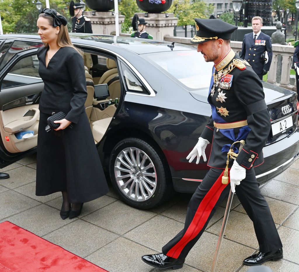 El rey Haakon junto a Ingrid de Noruega en la apertura del Parlamento