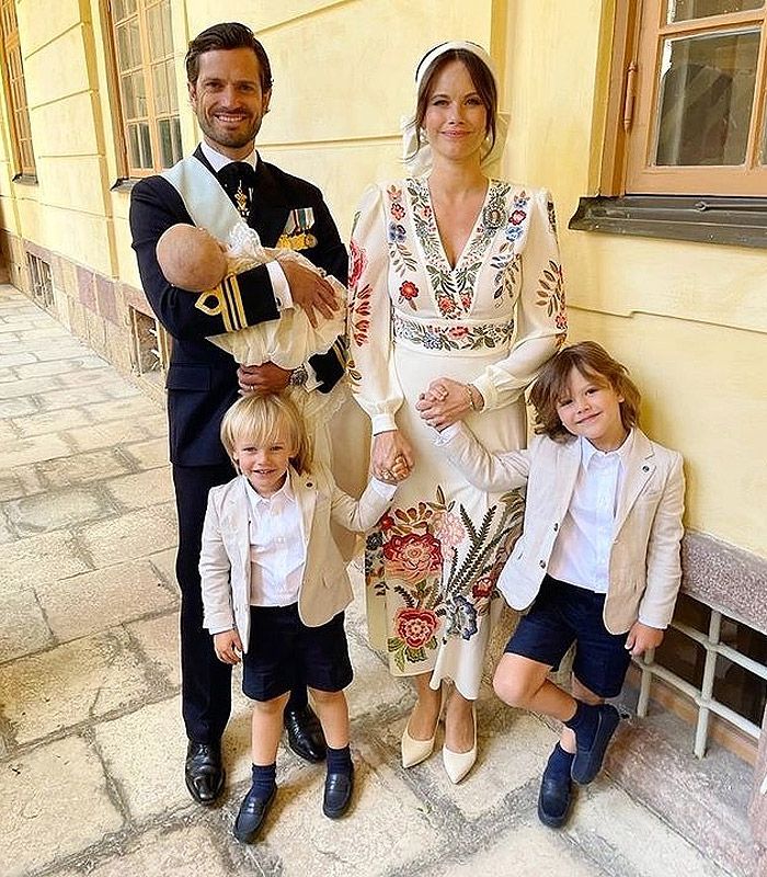 Carlos Felipe y Sofía de Suecia con sus hijos