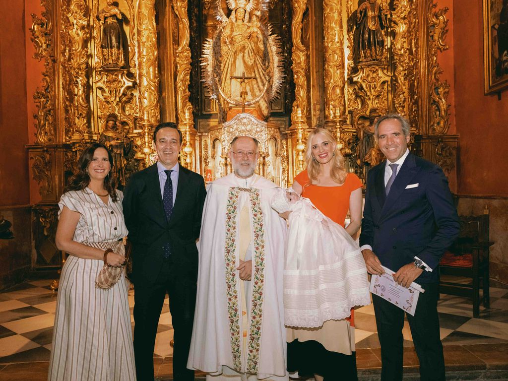 Teresa Baca, Ávaro Torres Calderón, Pepa Jiménez Baca, Fernando Candau del Cid y don Alberto, el párroco (8 de junio de 2026).