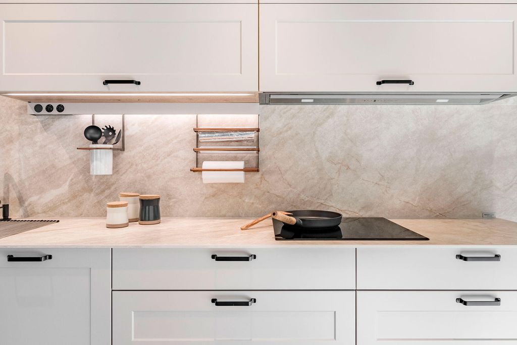 Cocina con encimera de mármol