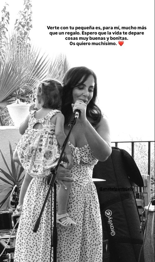 Anabel Pantoja con su hija Alma en el día de su 40 cumpleaños