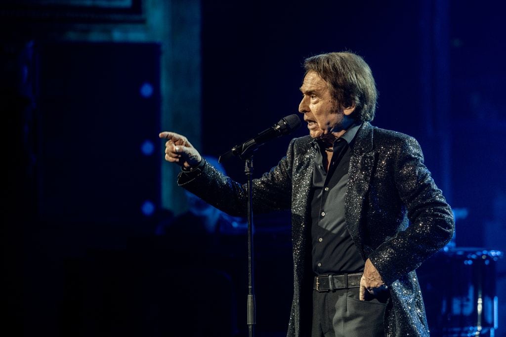 El cantante Raphael durante un concierto en el Teatro de la Zarzuela, a 26 de junio de 2025, en Madrid (España). 