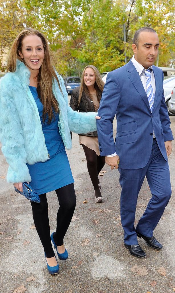 Rocío Flores, con Rocío Carrasco y Fidel Albiac, en 2011