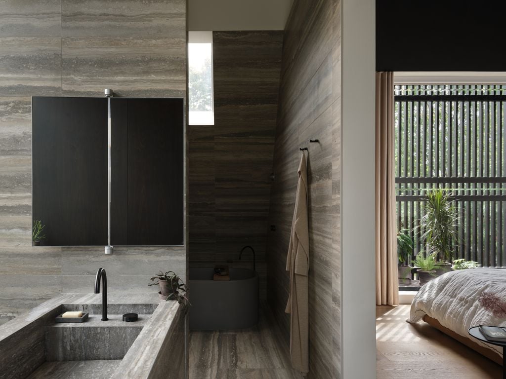 Baño moderno con la piedra de protagonsita