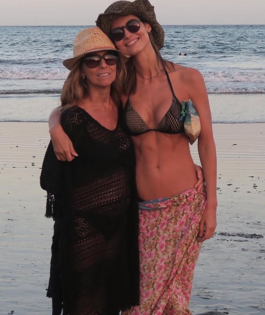 Ariadne Artiles felicita a su madre, Aída