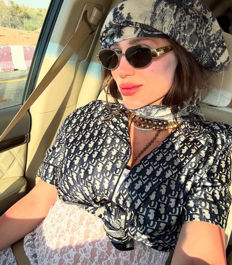 Este fue el look que usó Fernanda Gómez para esta sesión.