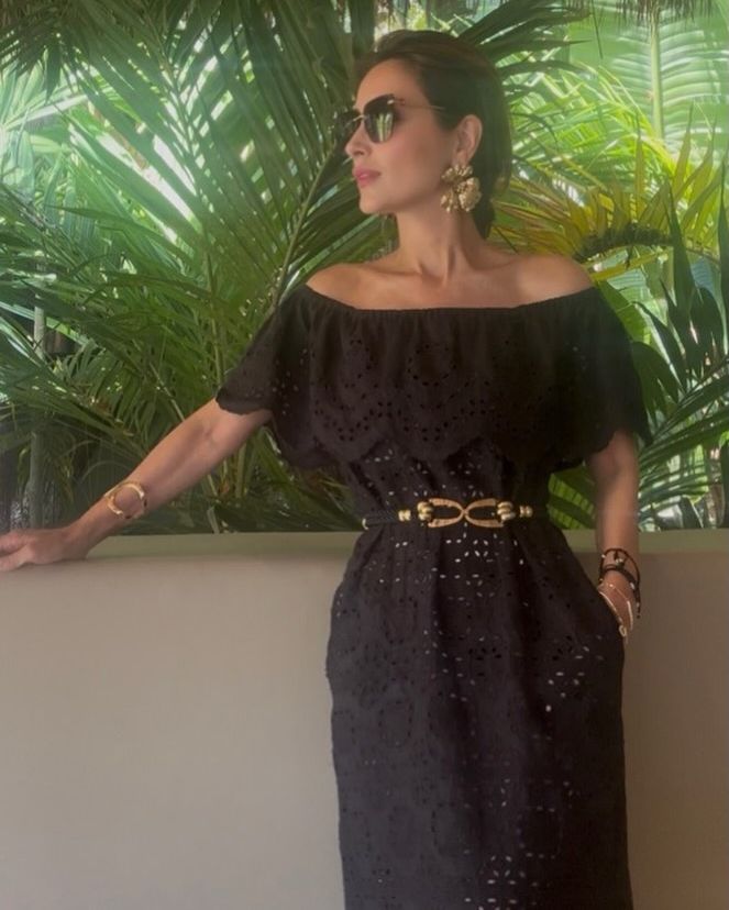 Paloma Cuevas en México con vestido negro