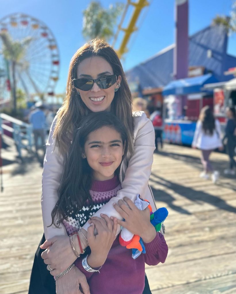 Jacky Bracamontes junto a su hija Carolina