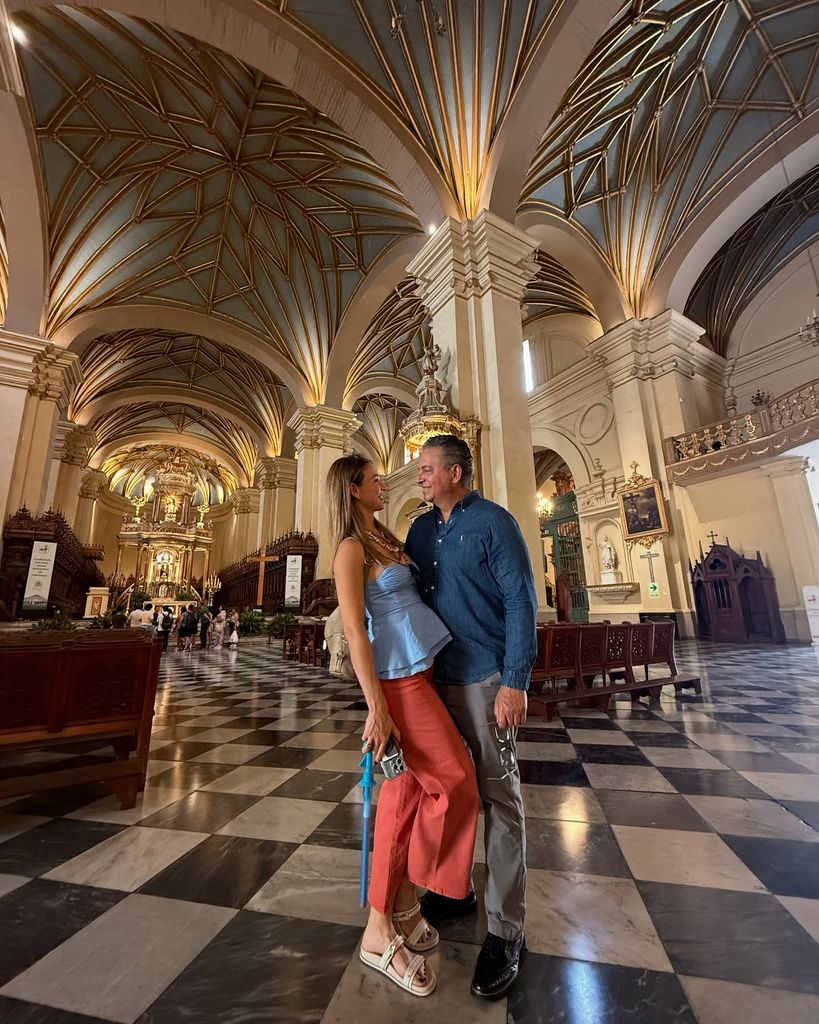Daniel Sarcos y Alessandra Villegas en su recorrido por Lima, Perú.