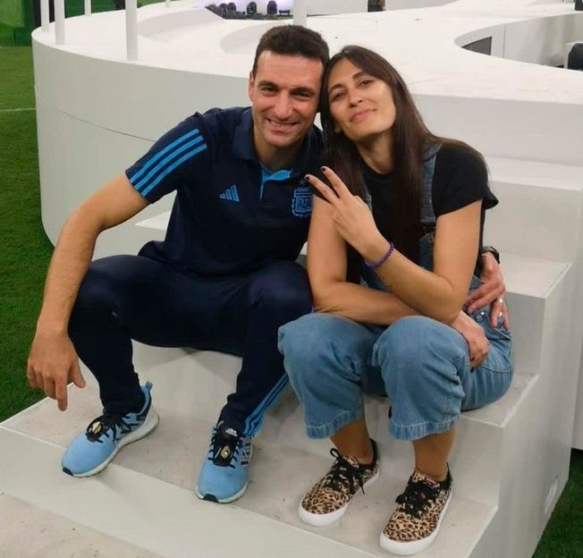 El seleccionador argentino junto a su esposa