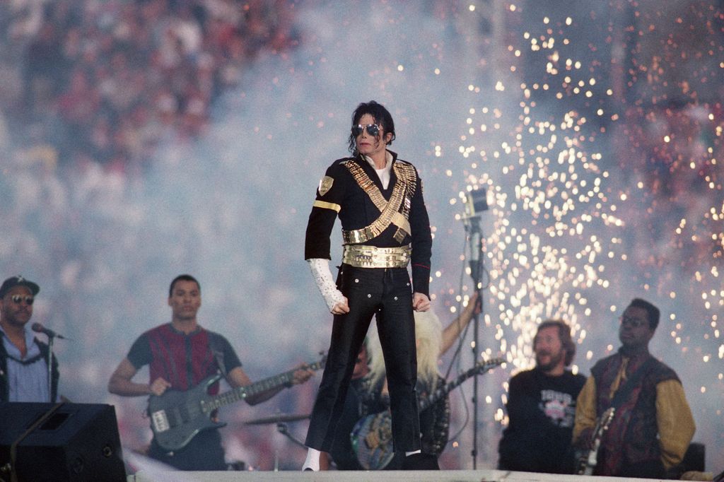 Michael Jackson deslumbrante en una de sus actuaciones