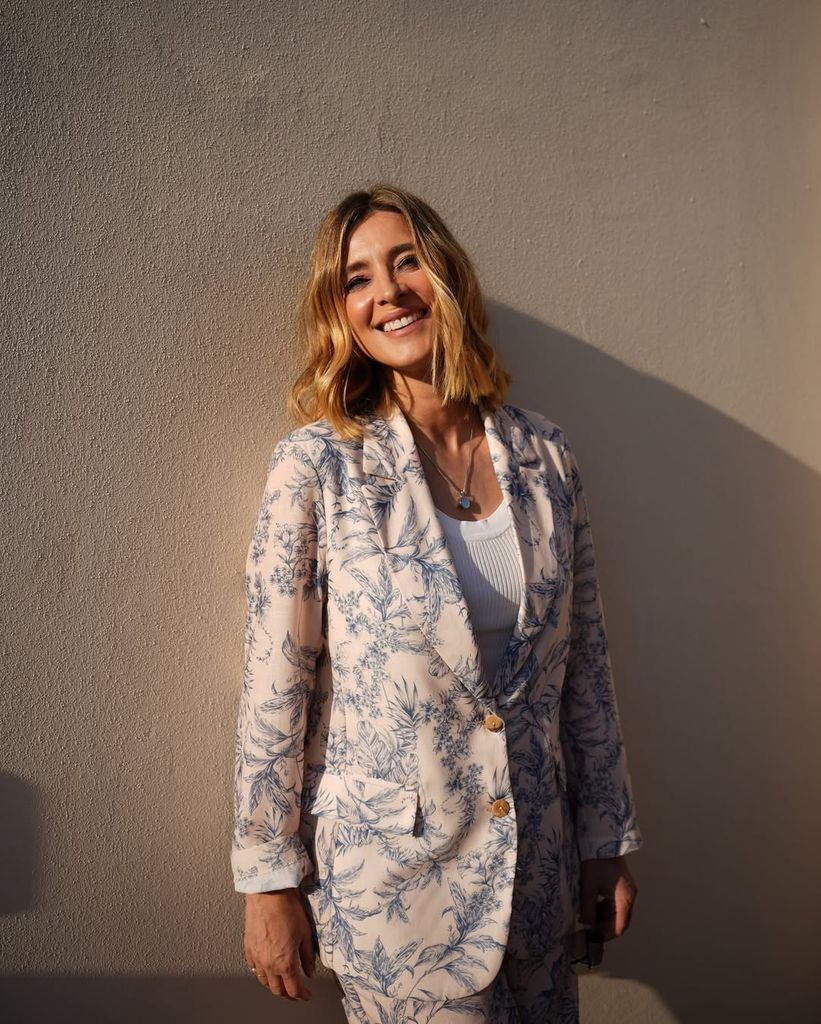 Sandra Barneda, posando