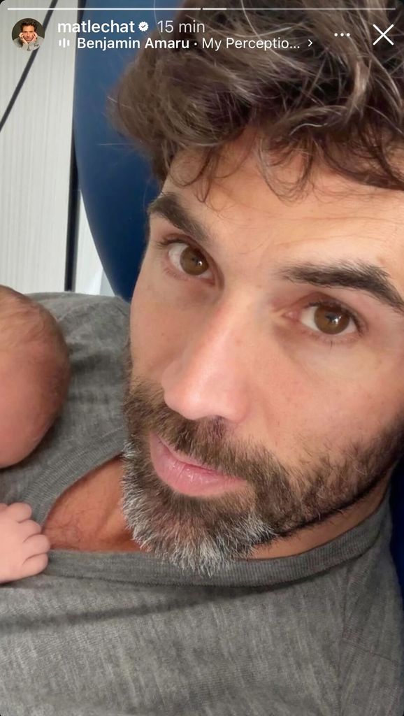Matías Novoa comparte una nueva fotocon su bebé recién nacido.
