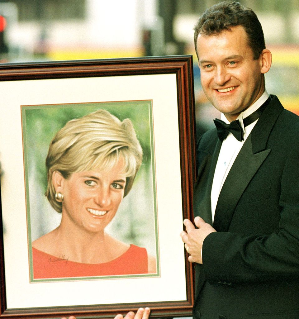  Paul Burrell con un retrato de Diana de Gales 