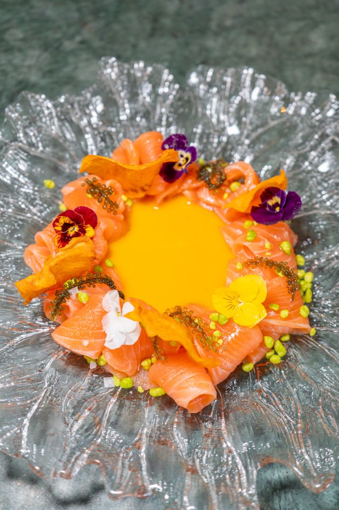 Carpaccio de salmón con fruta de la pasión