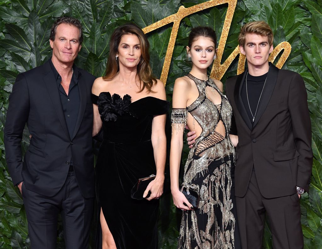 De izquierda a derecha; Rande Gerber, Cindy Crawford, Kaia Gerber y Presley Gerber en una foto de diciembre de 2018.