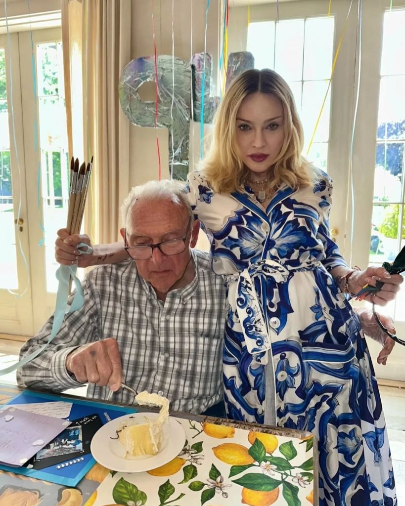 Madonna estuvo de lo más contenta celebrando la vida de su papá 