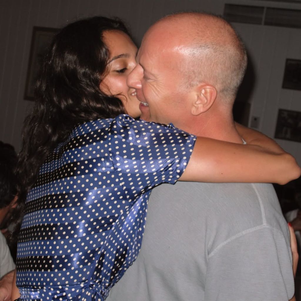 Bruce Willis y Emma Willis en una foto de jóvenes 