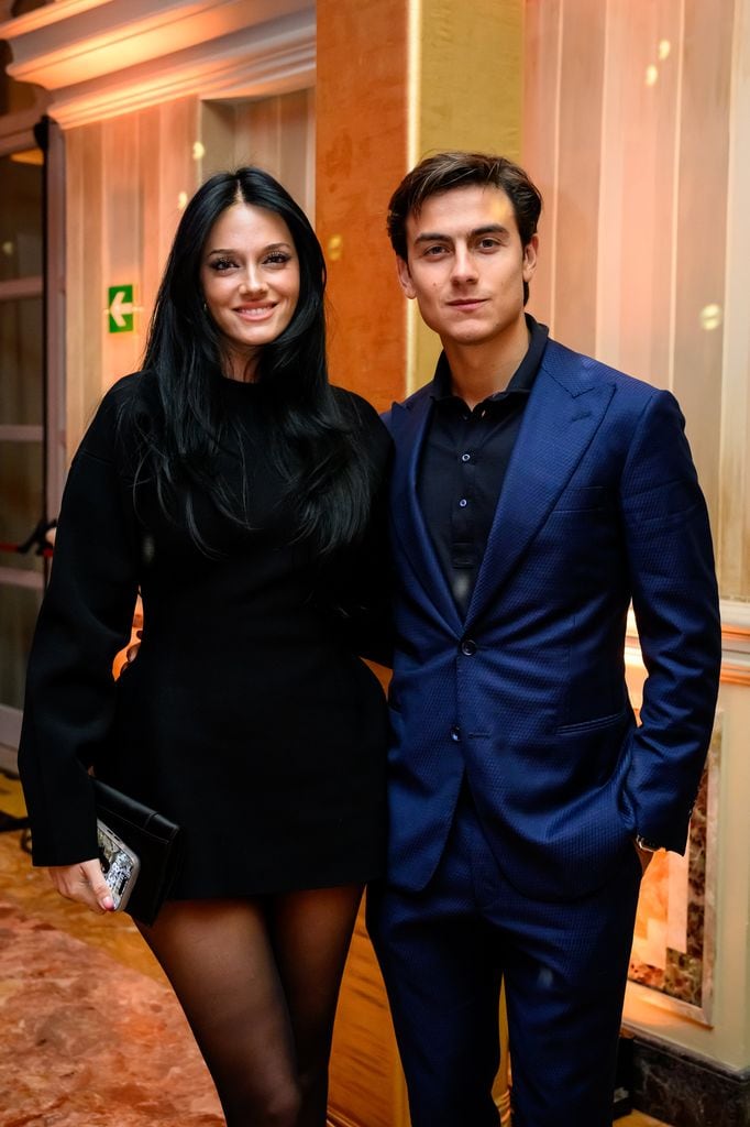 Oriana Sabatini y Paulo Dybala en una fiesta en Roma, Italia, en diciembre de 2024.strado una vez más su apoyo incondicional a su esposo Paulo Dybala, con quien se casó en julio de 2024.