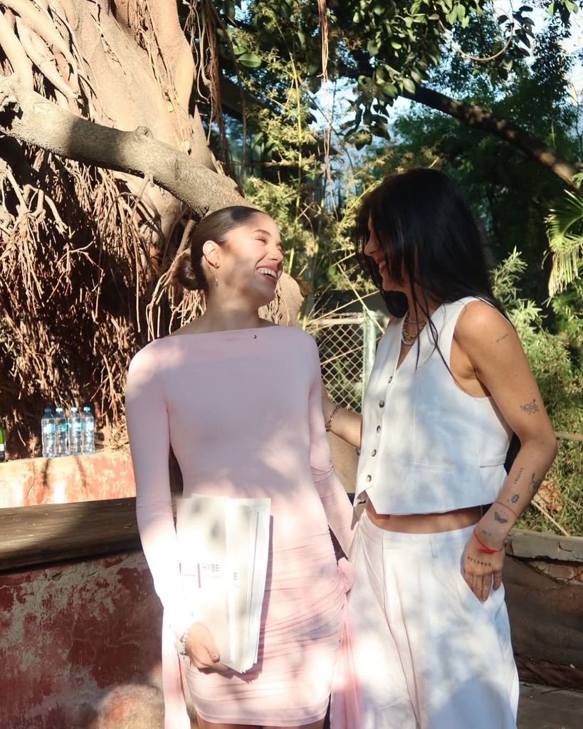 América Fernández con Karla Laveaga, novia de su papá.