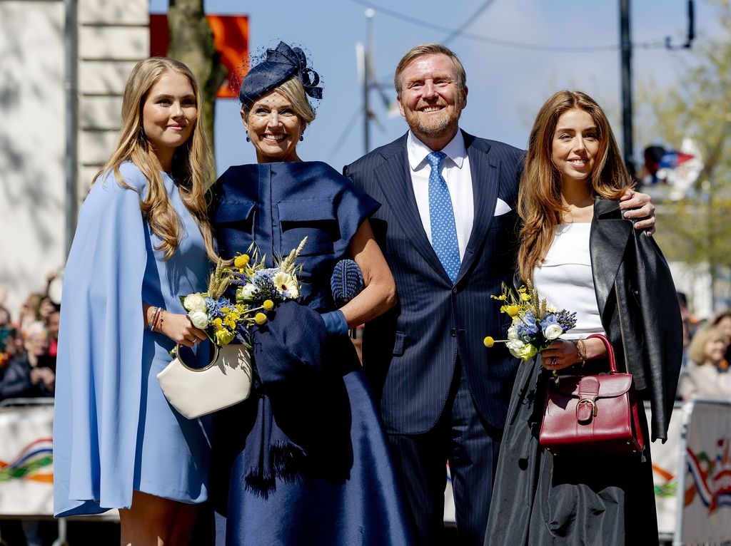 Reyes de Holanda junto a sus hijas