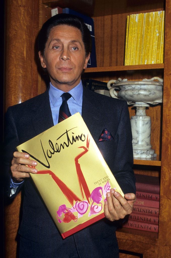 Valentino representa una figura icónica en el mundo de la moda. 